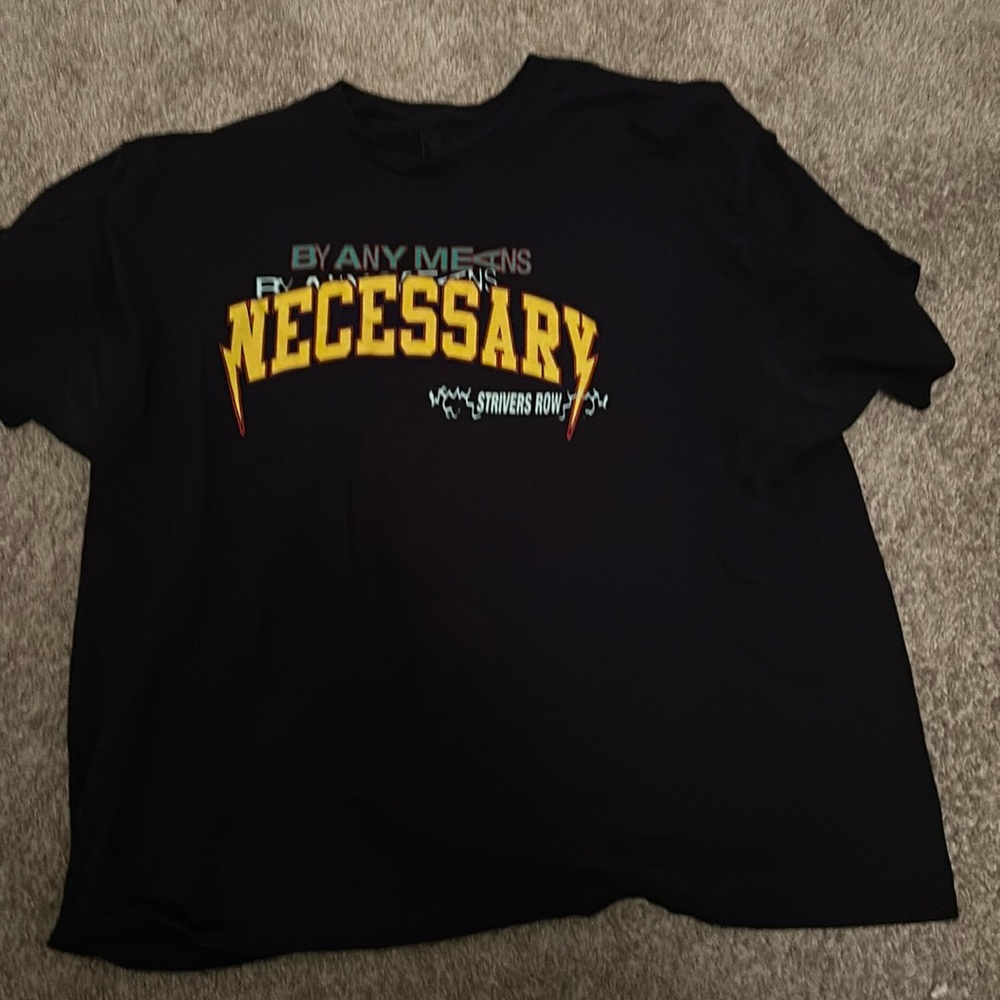Men’s used black graphic tee worn